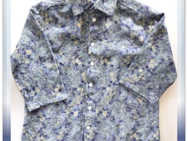 厚地の柄シャツ